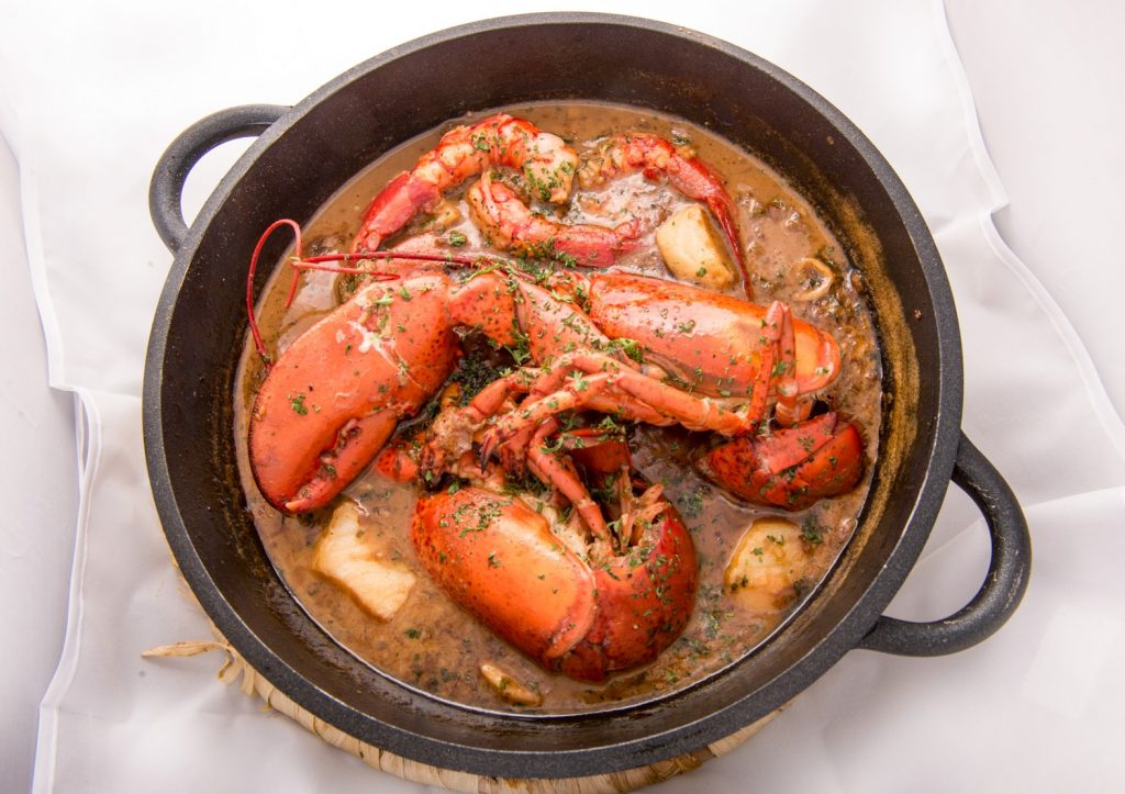 plat traditionnel espagnol homard